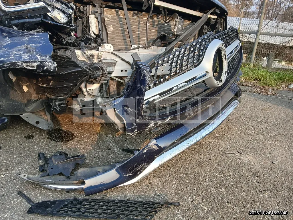Photo 2 of 24: 2020 Mercedes-Benz GLC300 4Matic — Korean insurance auction