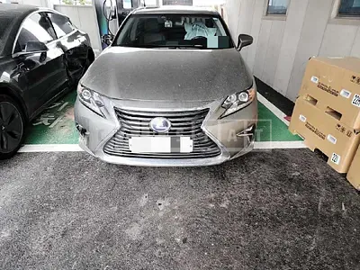 Photo 1 of 46: 2017 Lexus ES300h, VIN JTHBW1GG7H2161721 — Korean insurance auction