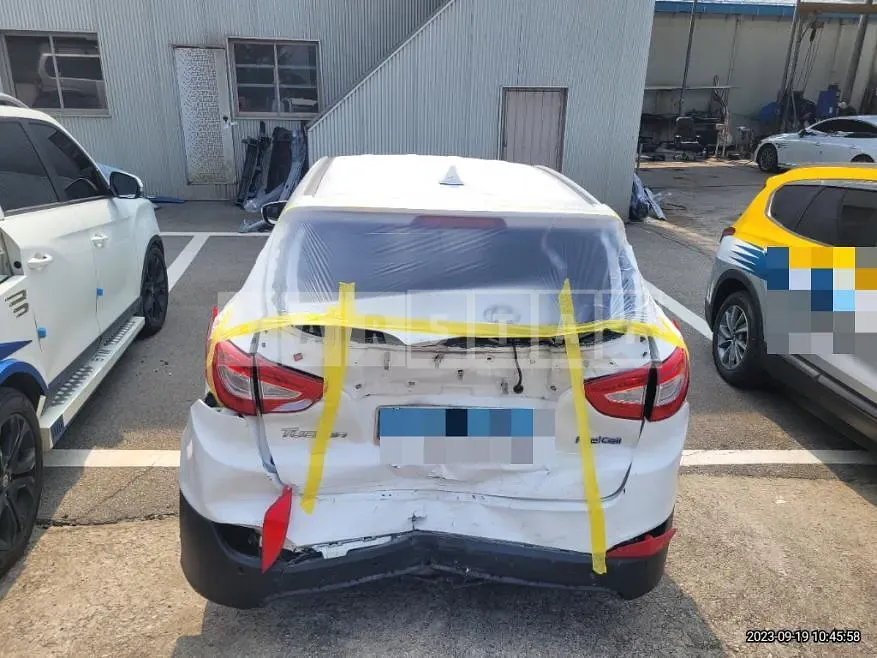 Photo 2 of 39: 2015 Hyundai Tucson ix Hydrogen, VIN KMHJU816FGU000403 — Korean insurance auction