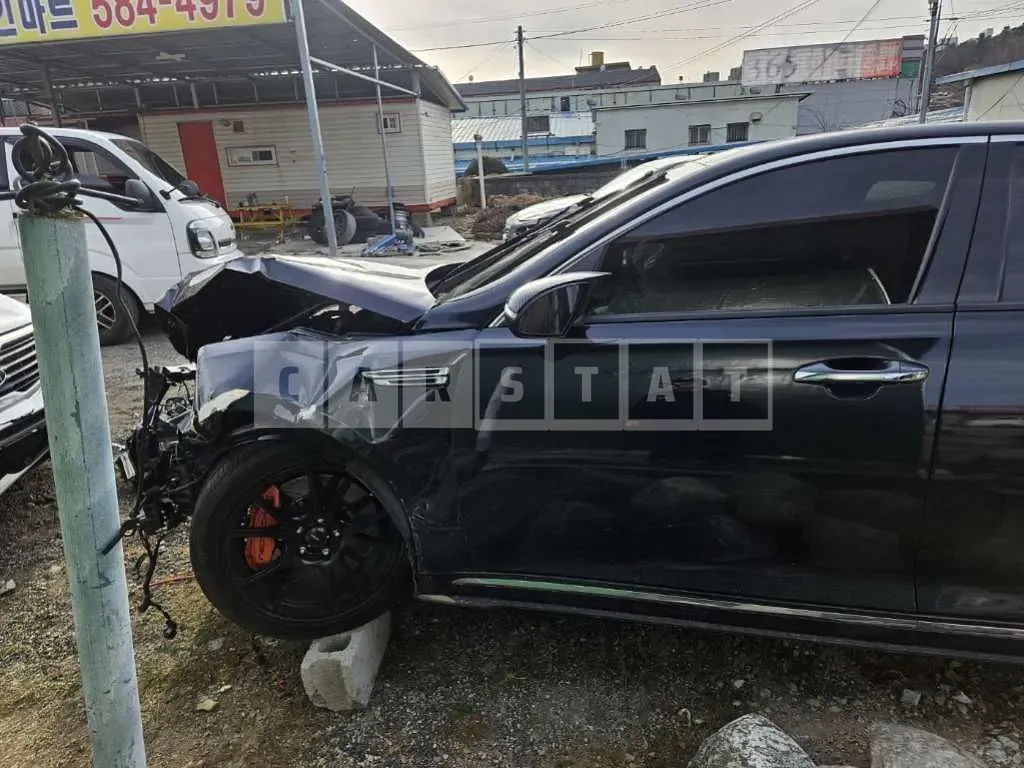 Photo 2 of 13: 2019 Kia K5 — Korean insurance auction