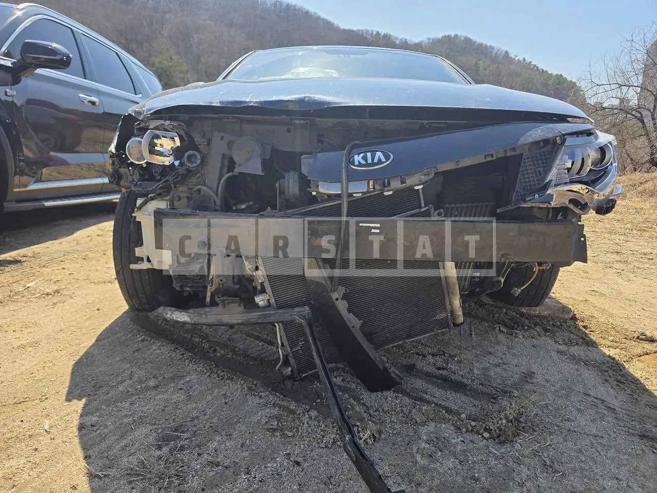 Photo 2 of 25: 2017 Kia K5, VIN KNAGS415GJA194504 — Korean insurance auction