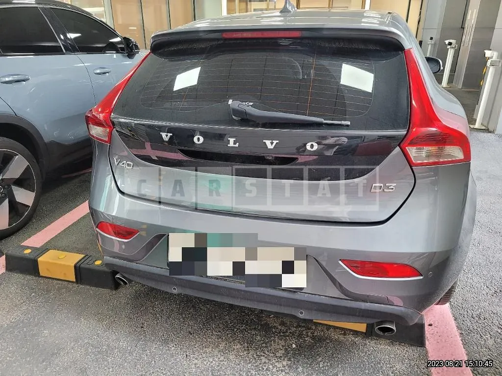 Photo 2 of 8: 2017 Volvo V40D3, VIN YV1MV79K0H2407653 — Korean insurance auction