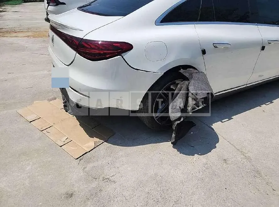 Photo 2 of 32: 2022 Mercedes-Benz EQE350 + — Korean insurance auction