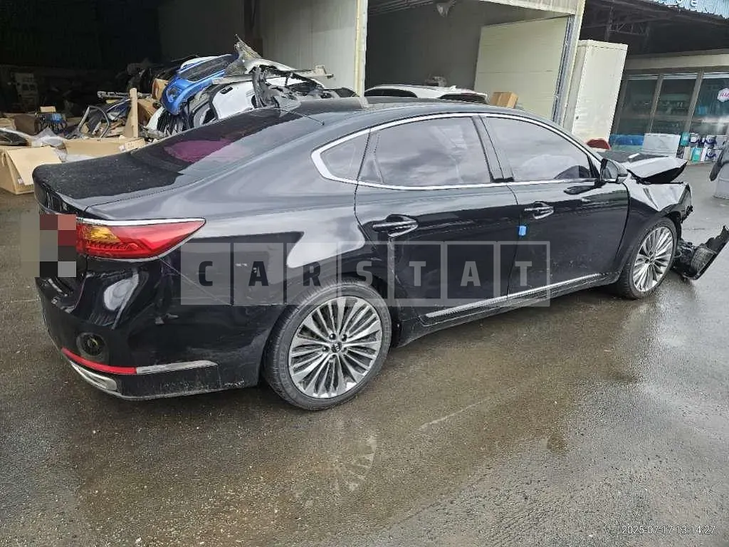 Photo 2 of 15: 2017 Kia K7 — Korean insurance auction