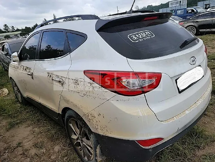 Photo 2 of 7: 2015 Hyundai Tucson, VIN KMHJU81VBFU068048 — Korean insurance auction