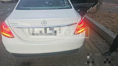 Photo 1 of 4: 2016 Mercedes-Benz C200 — Korean insurance auction