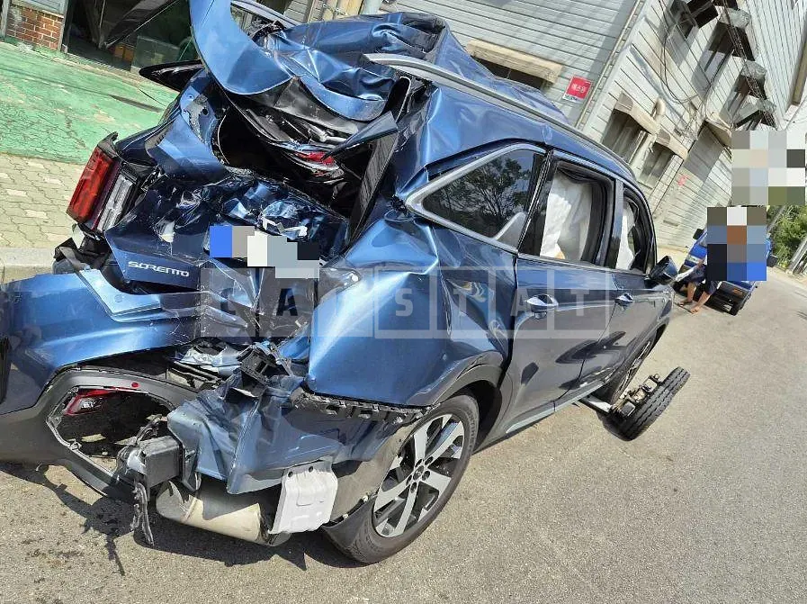 Photo 2 of 21: 2023 Kia Sorento 4WD — Korean insurance auction