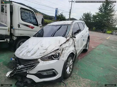 Photo 1 of 10: 2017 Hyundai Santa Fe, VIN KMHSW81UBJU794286 — Korean insurance auction