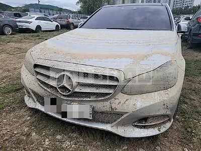 Photo 1 of 10: 2014 Mercedes-Benz Sandsbenz E300 — Korean insurance auction