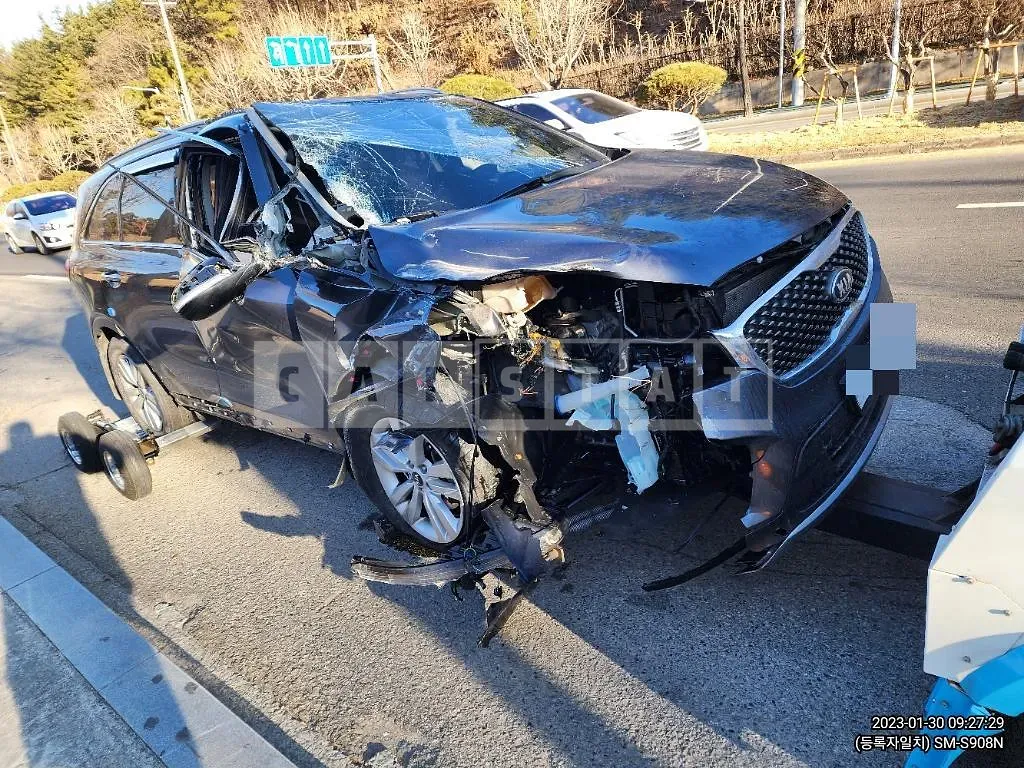Photo 3 of 3: 2015 Kia Sorento 2.0 (4WD), VIN KNAPS81ADFA084388 — Korean insurance auction