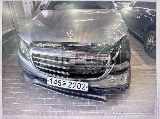 Photo 2 of 36: 2019 Mercedes-Benz E 300 4Matic, VIN WDDZF4KB4KA682864 — Korean insurance auction