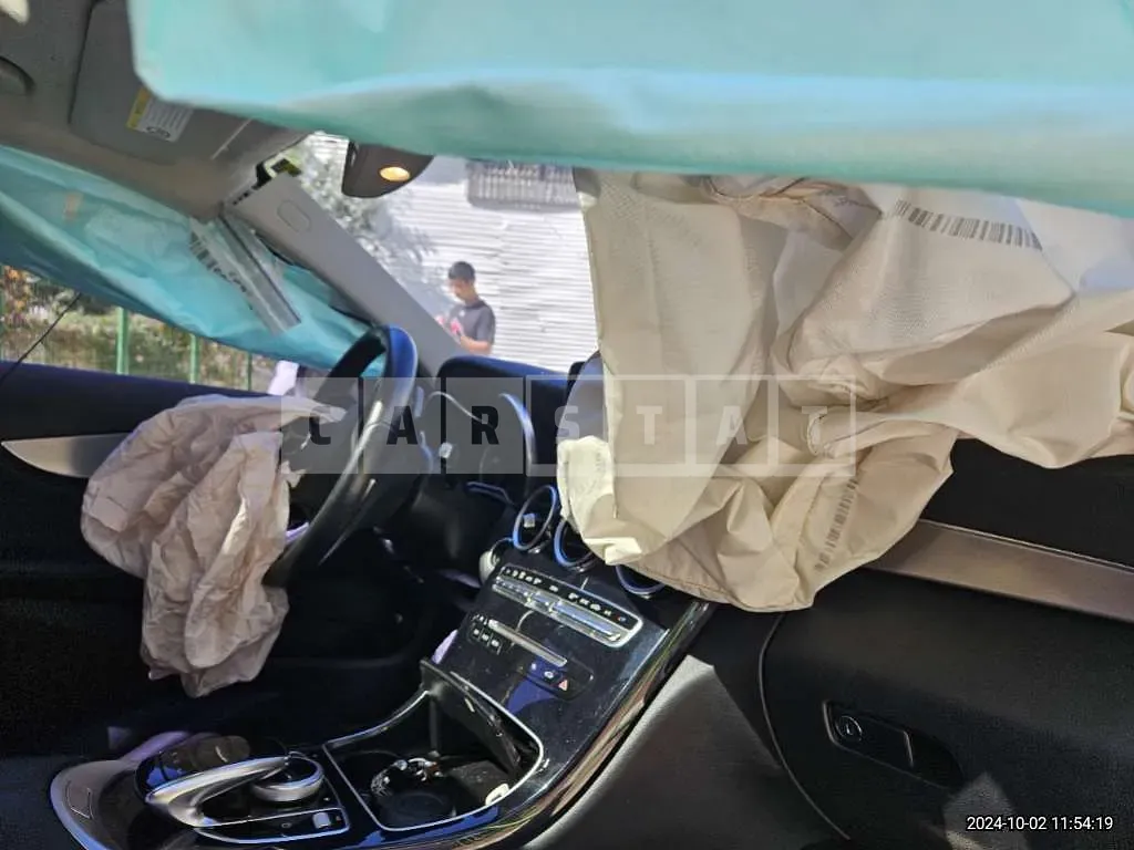 Photo 2 of 28: 2016 Mercedes-Benz C220 d — Korean insurance auction