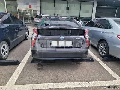 Photo 1 of 19: 2017 Toyota Prius, VIN JTDKBRFU7H3572632 — Korean insurance auction