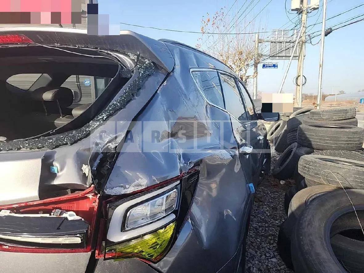 Photo 2 of 25: 2016 Hyundai Santa Fe DM, VIN KMHSW81UBHU737117 — Korean insurance auction