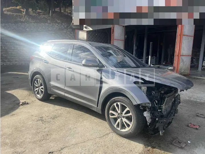 Photo 2 of 8: 2014 Hyundai Santa Fe DM — Korean insurance auction