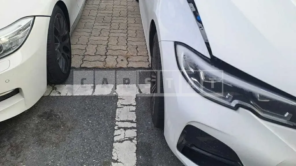 Photo 2 of 21: 2021 BMW 320i, VIN WBA5X5106MFL42078 — Korean insurance auction