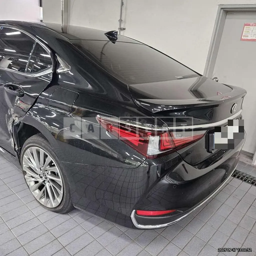 Photo 2 of 16: 2025 Lexus ES300h — Korean insurance auction