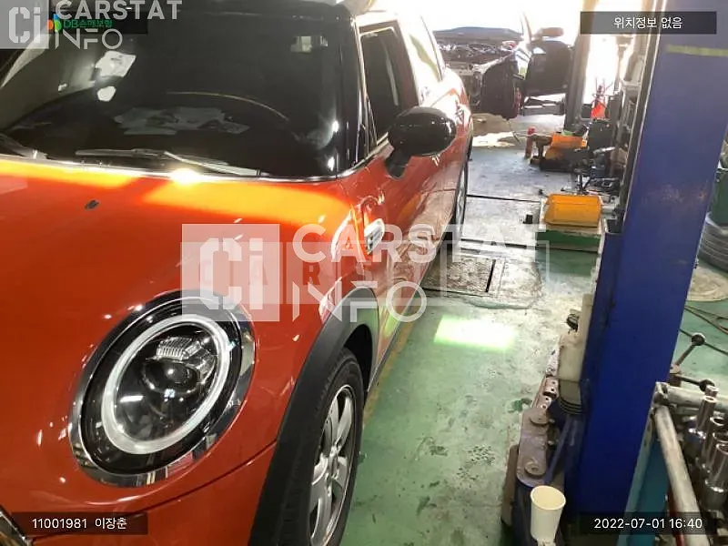 Photo 2 of 13: 2020 MINI Cooper Five-Door (15), VIN WMWXV7100L2N26223 — Korean insurance auction