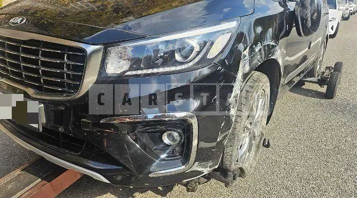 Photo 2 of 8: 2019 Kia Carnivals — Korean insurance auction