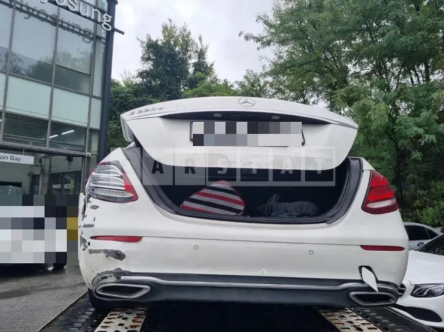 Photo 2 of 12: 2018 Mercedes-Benz E220 d — Korean insurance auction