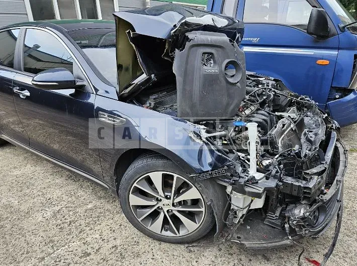 Photo 2 of 4: 2017 Kia K5 2.0 — Korean insurance auction