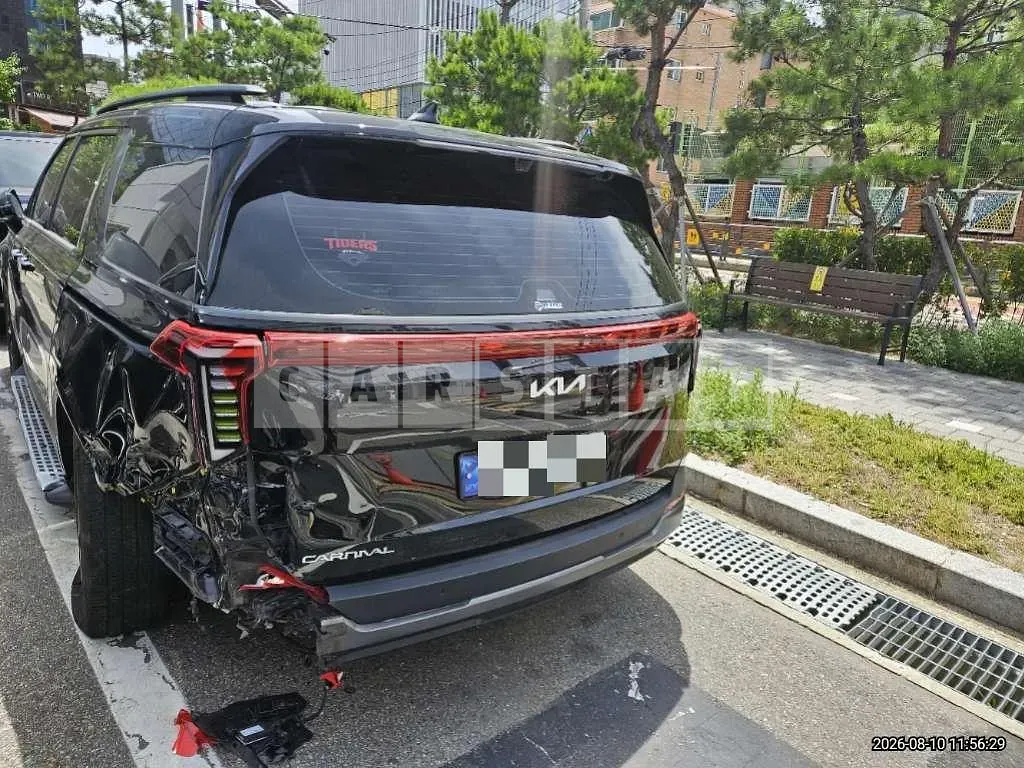 Photo 2 of 7: 2024 Kia Carnival 3.5 Gasoline — Korean insurance auction