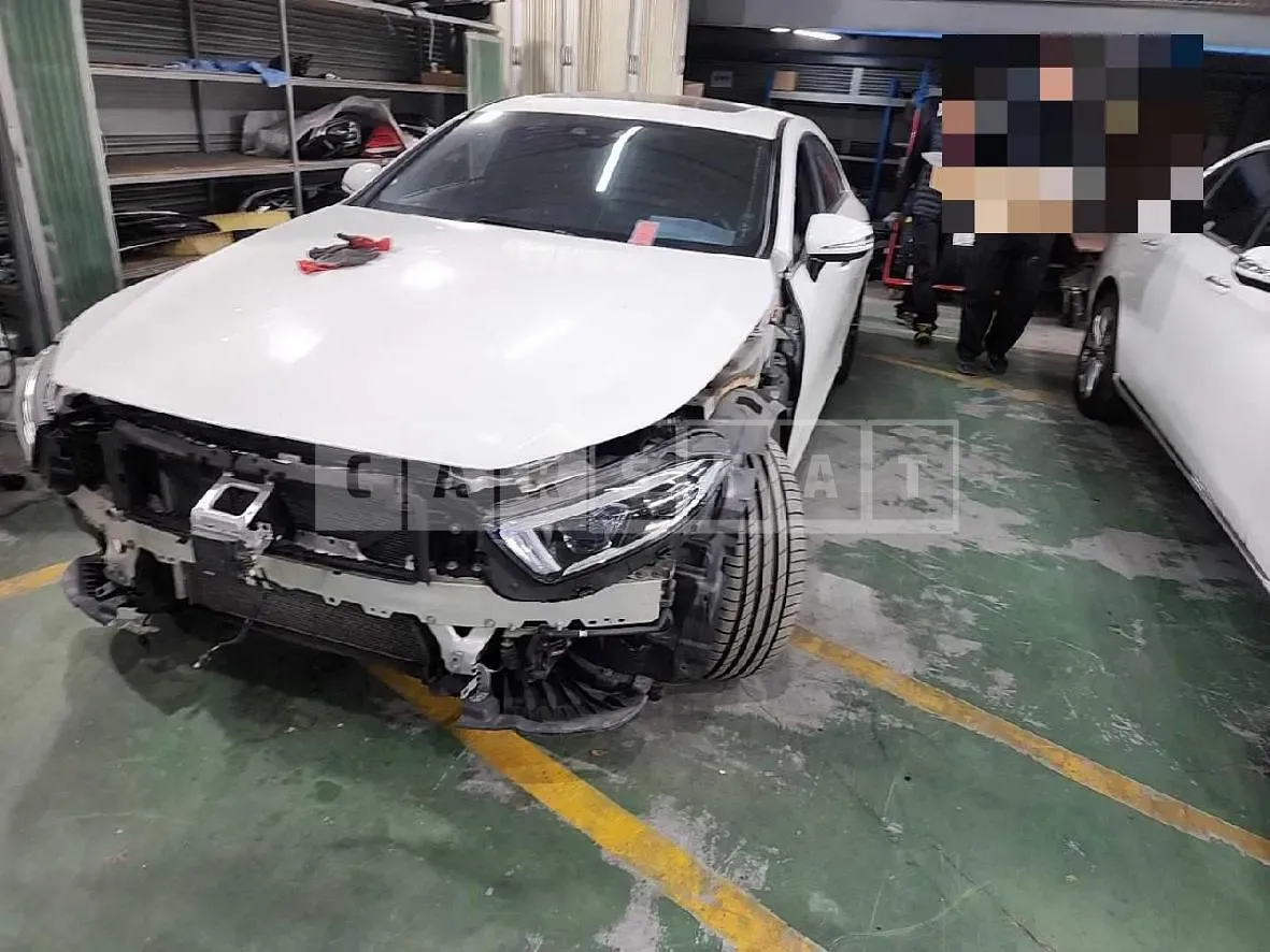 Photo 2 of 3: 2018 Mercedes-Benz (parts) CLS400 d Headlamp And Wheels, VIN WDD2J2DB4KA003709 — Korean insurance auction
