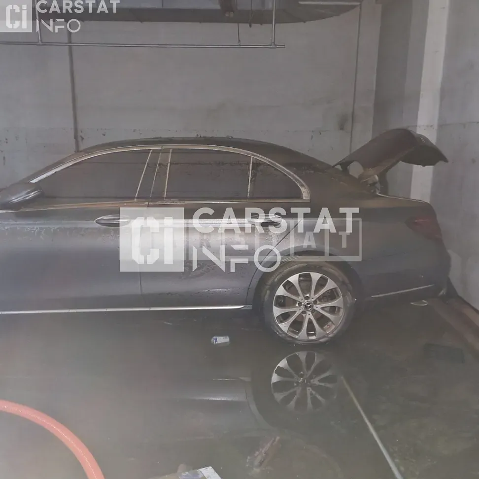 Photo 2 of 3: 2019 Mercedes-Benz E300 4Matic, VIN WDDZF4KB5KA675745 — Korean insurance auction
