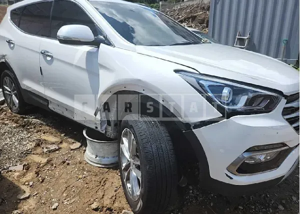 Photo 2 of 12: 2016 Hyundai Santa Fe, VIN KMHSW81UBGU626930 — Korean insurance auction