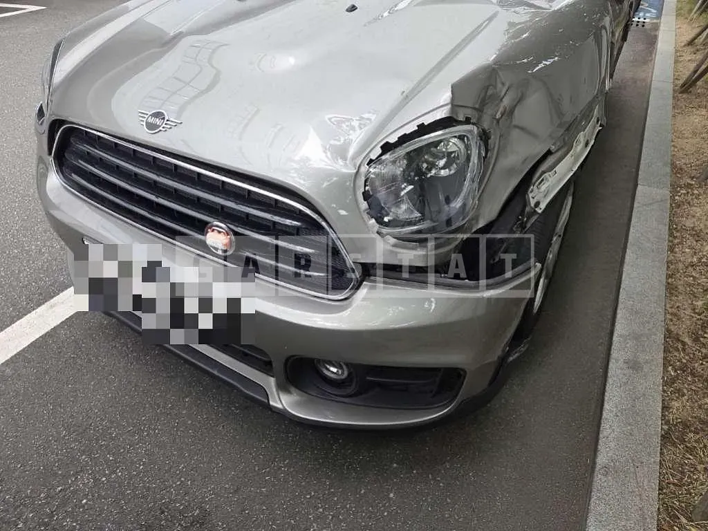 Photo 2 of 15: 2020 MINI Cooper Countryman — Korean insurance auction