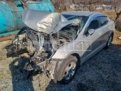 Photo 1 of 18: 2015 Kia K5, VIN KNAGN418BFA542700 — Korean insurance auction