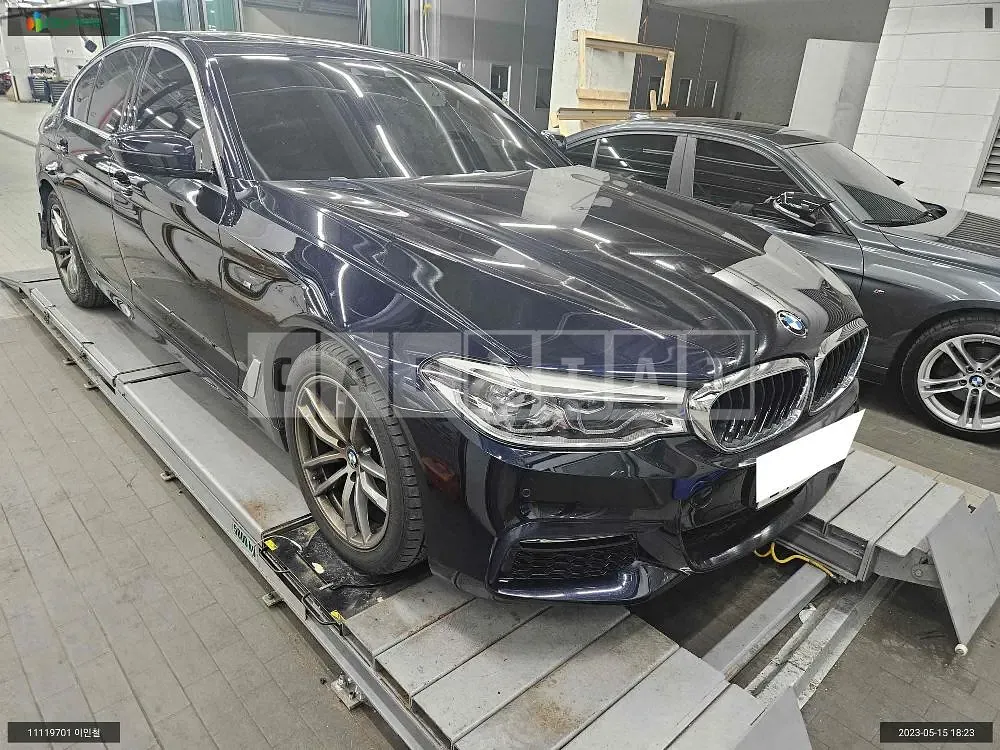 Photo 2 of 10: 2018 BMW 520d xDrive, VIN WBAJC5106JWE54551 — Korean insurance auction
