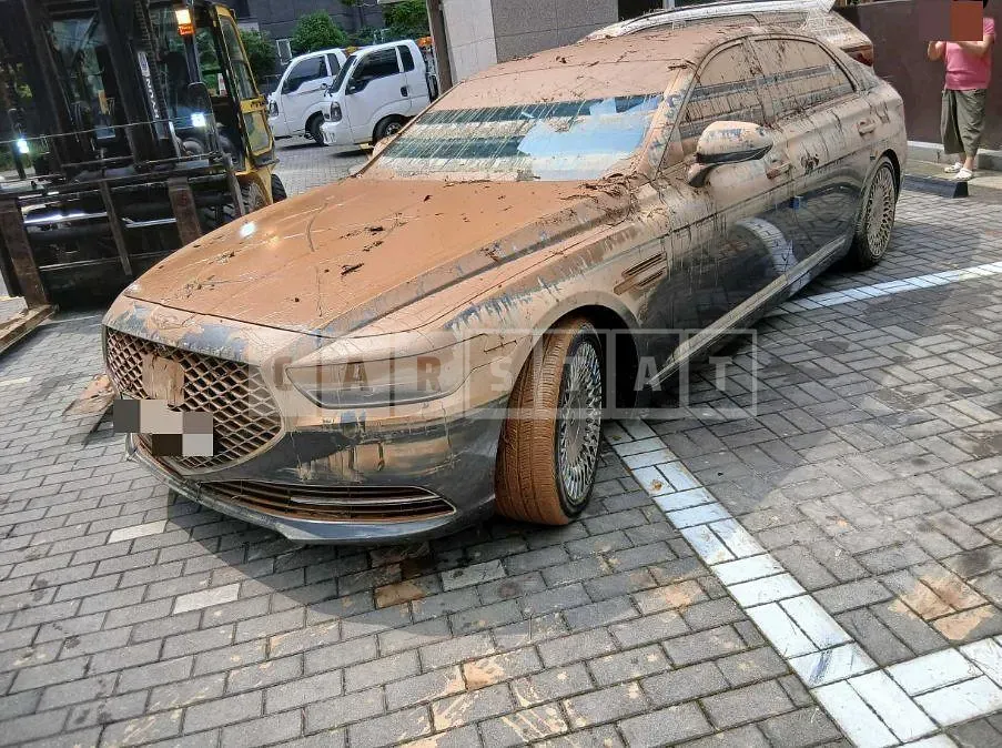 Photo 2 of 17: 2019 Genesis G90 — Korean insurance auction