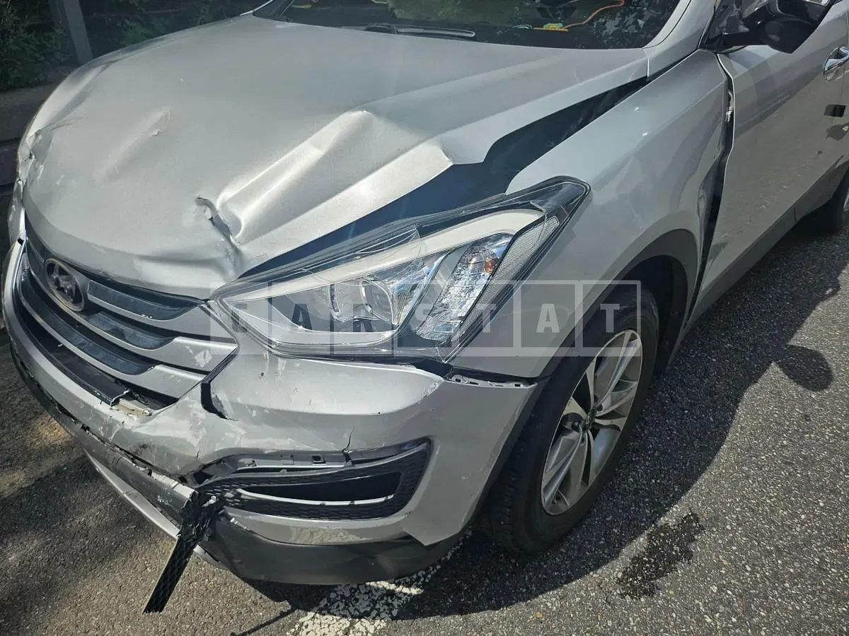 Photo 2 of 4: 2015 Hyundai Santa Fe DM — Korean insurance auction