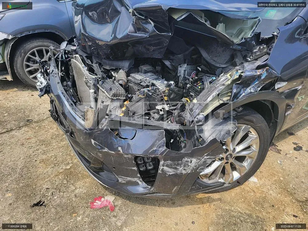 Photo 2 of 11: 2017 Kia Sorento /Sorrento, VIN KNAPS81BBJA401739 — Korean insurance auction