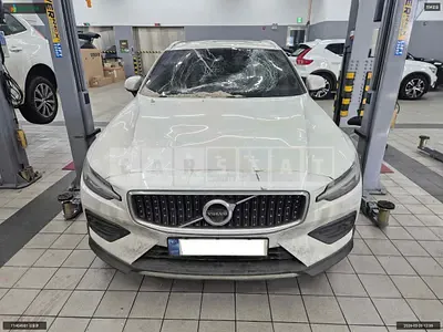 Photo 1 of 19: 2021 Volvo V60CCB5 AWD, VIN YV1ZZL12CM1069209 — Korean insurance auction