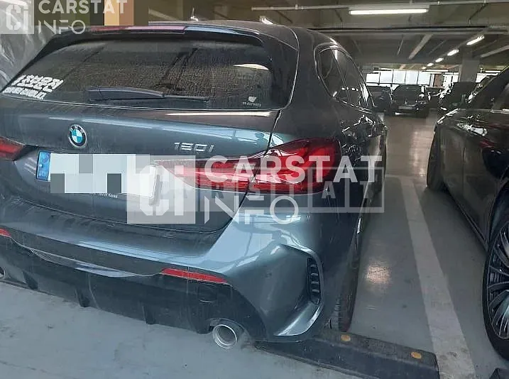 Photo 2 of 18: 2021 BMW 120i — Korean insurance auction