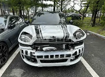 Photo 1 of 32: 2018 MINI Cooper D Countryman ALL4, VIN WMWYU1103J3E83771 — Korean insurance auction