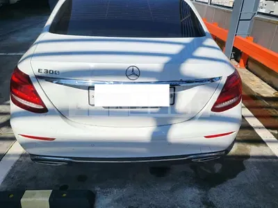 Photo 1 of 10: 2017 Mercedes-Benz E 200, VIN WDDZF4CB4HA149615 — Korean insurance auction