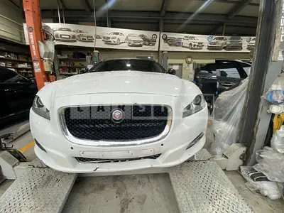 Photo 1 of 17: 2015 Jaguar XJ 3.0d — Korean insurance auction