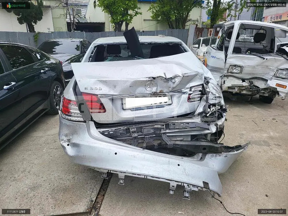 Photo 2 of 15: 2015 Mercedes-Benz E300, VIN WDDHF5FB2GB225399 — Korean insurance auction