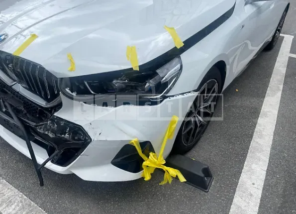 Photo 2 of 14: 2024 BMW 520i — Korean insurance auction