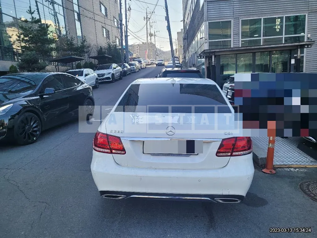 Photo 2 of 42: 2015 Mercedes-Benz E220 CDI, VIN WDDHF0CB0GB187324 — Korean insurance auction