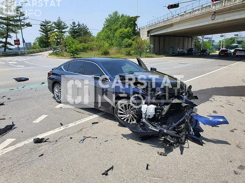 Photo 2 of 24: 2022 Lexus ES300h, VIN JTHBA1C17N2010373 — Korean insurance auction