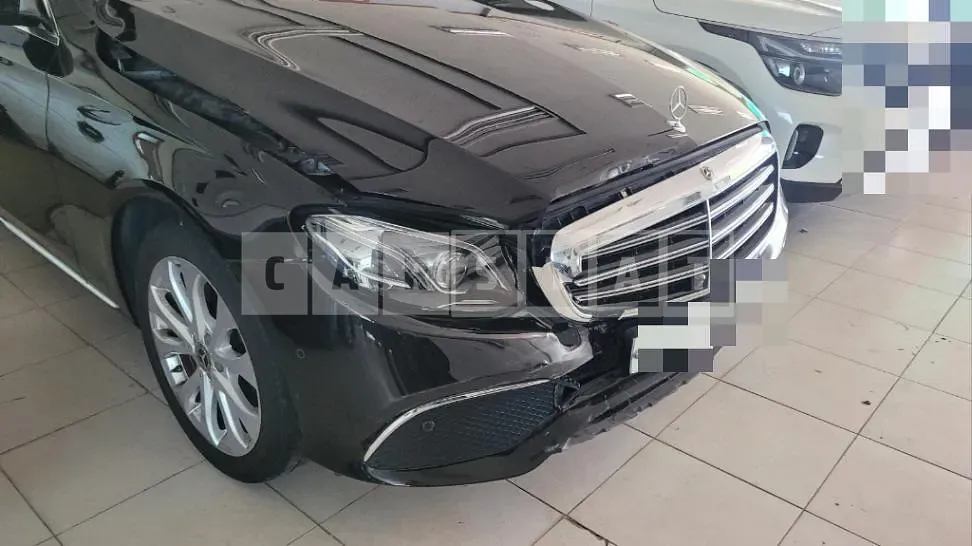 Photo 2 of 12: 2018 Mercedes-Benz E300 — Korean insurance auction