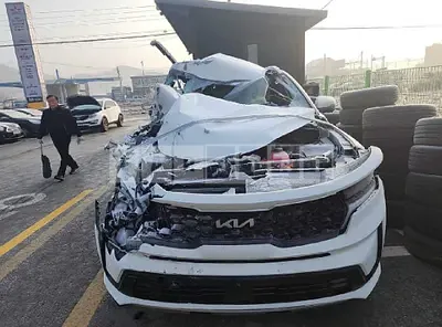 Photo 1 of 16: 2023 Kia Sorento, VIN KNARK81GBPA167065 — Korean insurance auction