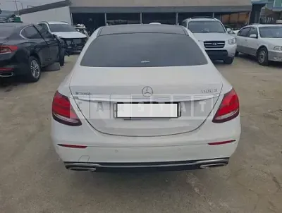 Photo 1 of 6: 2019 Mercedes-Benz E300 4Matic, VIN WDDZF4KB0KA619292 — Korean insurance auction