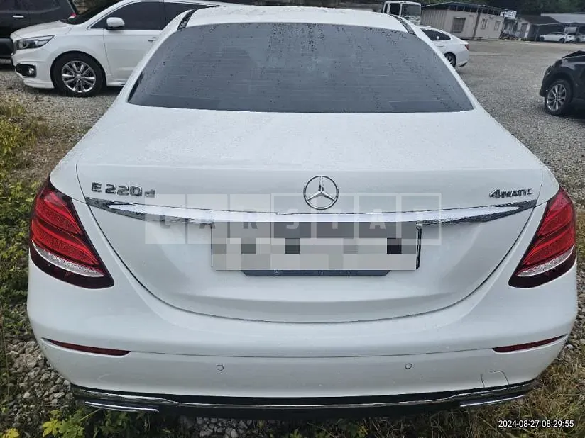 Photo 2 of 13: 2017 Mercedes-Benz E220 d 4Matic — Korean insurance auction