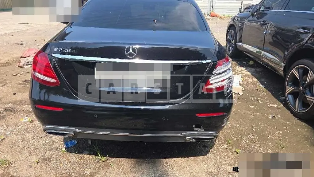 Photo 2 of 6: 2018 Mercedes-Benz E220 d — Korean insurance auction