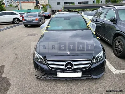 Photo 1 of 18: 2018 Mercedes-Benz E 200, VIN WDDZF4CB3JA314415 — Korean insurance auction